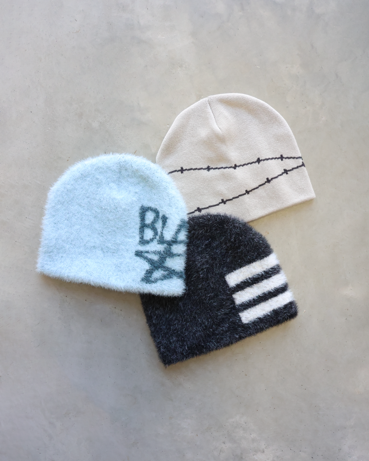 BLACK STAR BEANIE
